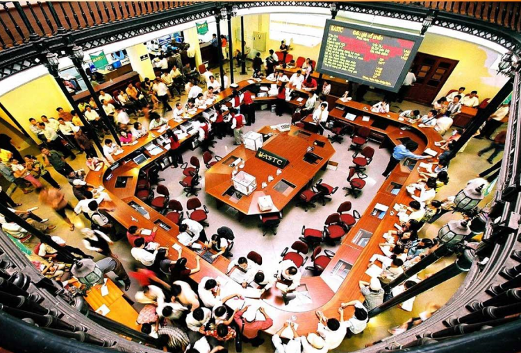 Sở Giao dịch Chứng khoán Hà Nội (HNX) tăng cường đấu thầu trái phiếu Chính phủ. Ảnh: TTXVN