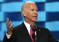 Biden vung tay quá trán thì con cháu sẽ phải thắt lưng buộc bụng