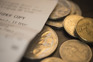 Trong nền kinh tế tự do, giá cả có xu hướng giảm chứ không tăng